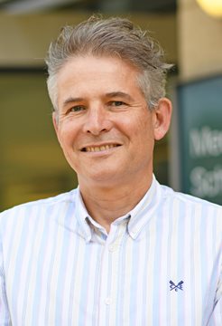 A head and shoulders image of Prof Richard McManus outside the medical teaching building